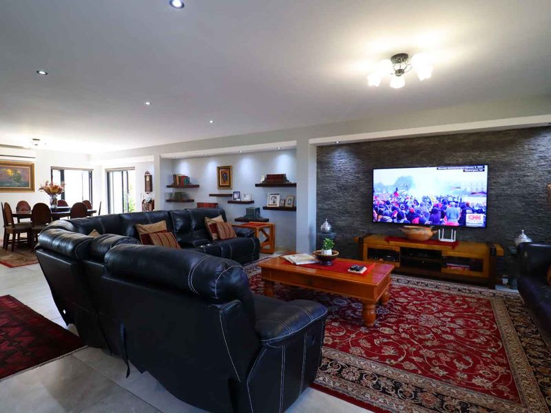 Exceptional 8-Bedroom Sea-View Property in Swakopmund - Photo 6