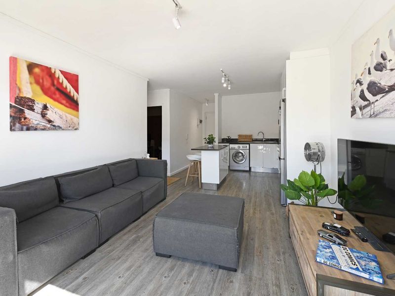 Spacious 2-Bedroom Apartment with Large Balcony - Photo 6