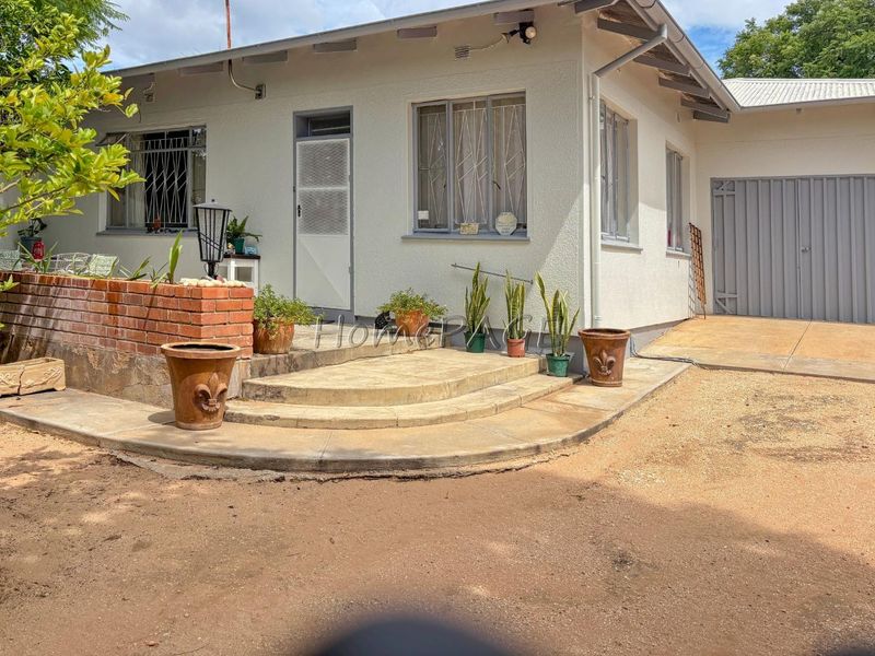 Otjiwarongo:  Property with 3 x Flats is for sale - Photo 2