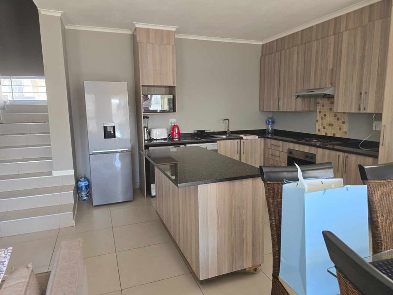 Elegant Family Living in Coral Wood Village Estate – Spacious 3-Bedroom Home with Double Garage and Private Garden in Blue Hills, Midrand - Photo 5