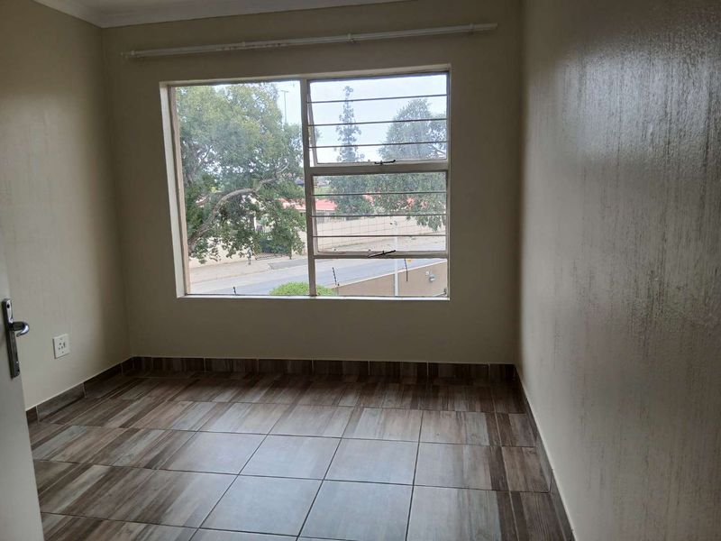 Upstairs Apartment for Sale - Photo 10