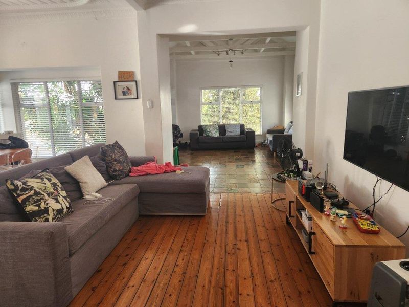 Character, Comfort & Modern Convenience in the Heart of Kensington - Photo 2