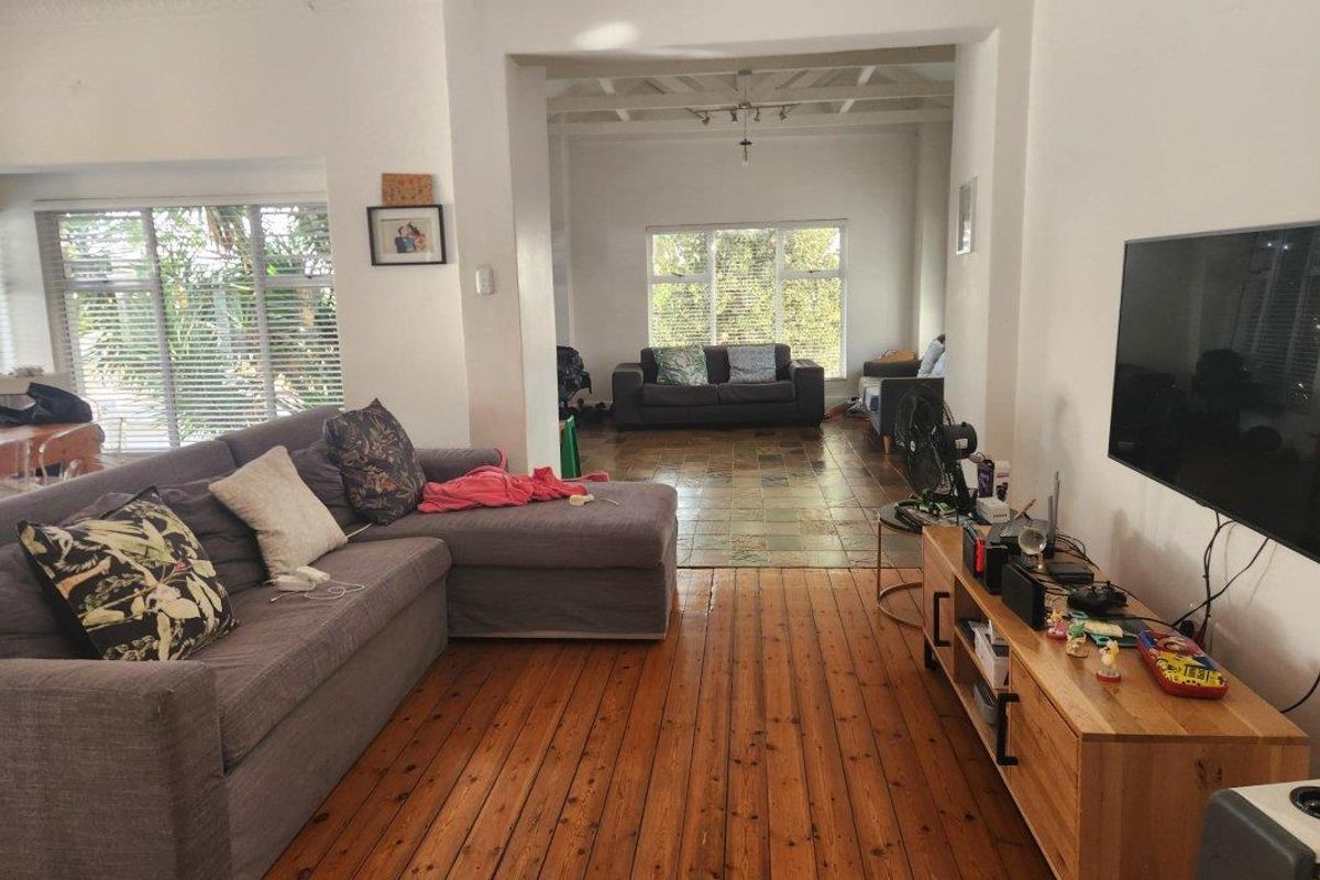 Character, Comfort & Modern Convenience in the Heart of Kensington - Photo 2