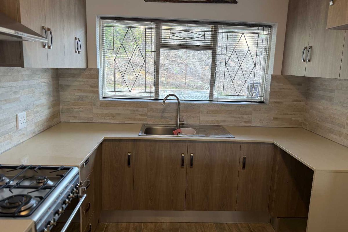 Charming secure 3 bedroom apartment in Fish Hoek - Photo 4