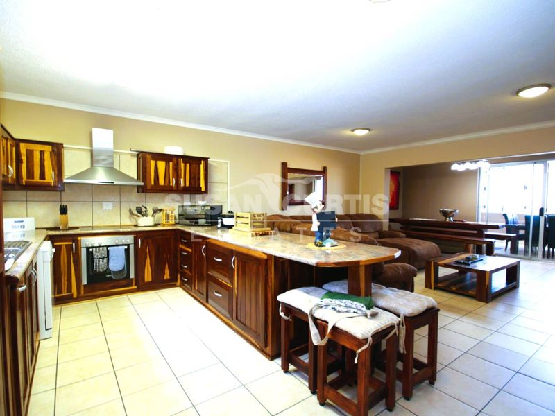 4 Bedroom Townhouse - Photo 5