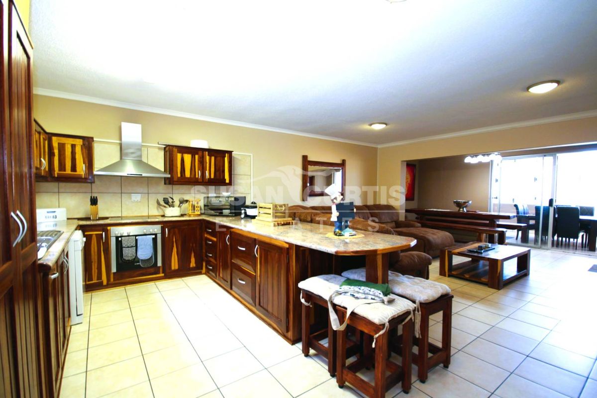 4 Bedroom Townhouse - Photo 5