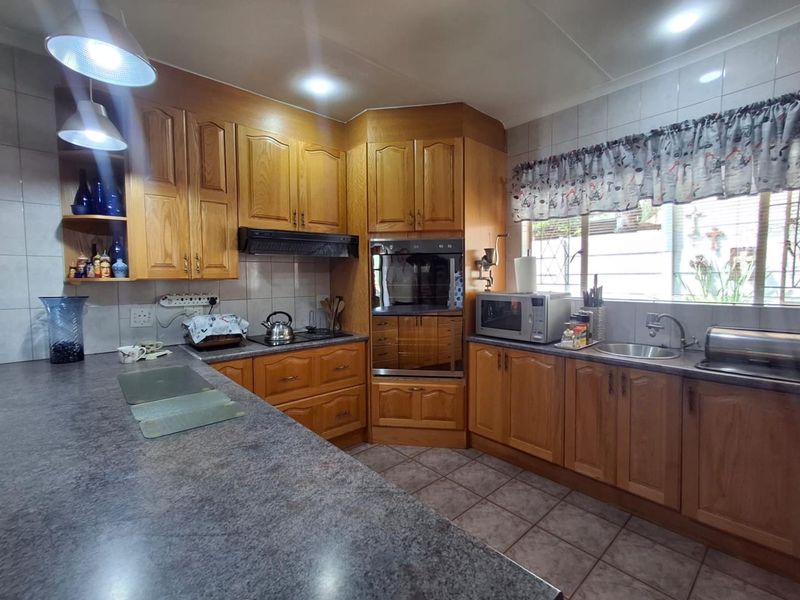 Relaxation & Luxury: Your Dream Home is Here!" - Photo 6