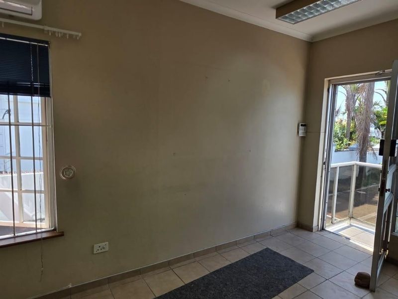 Commercial property for rent - Photo 7