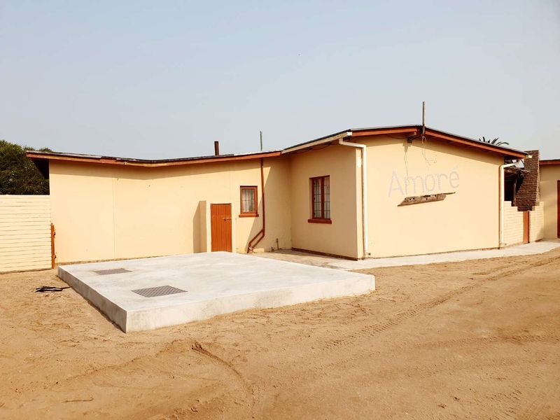 This property is centrally situated and walking distance to all amenities and the sea. - Photo 4