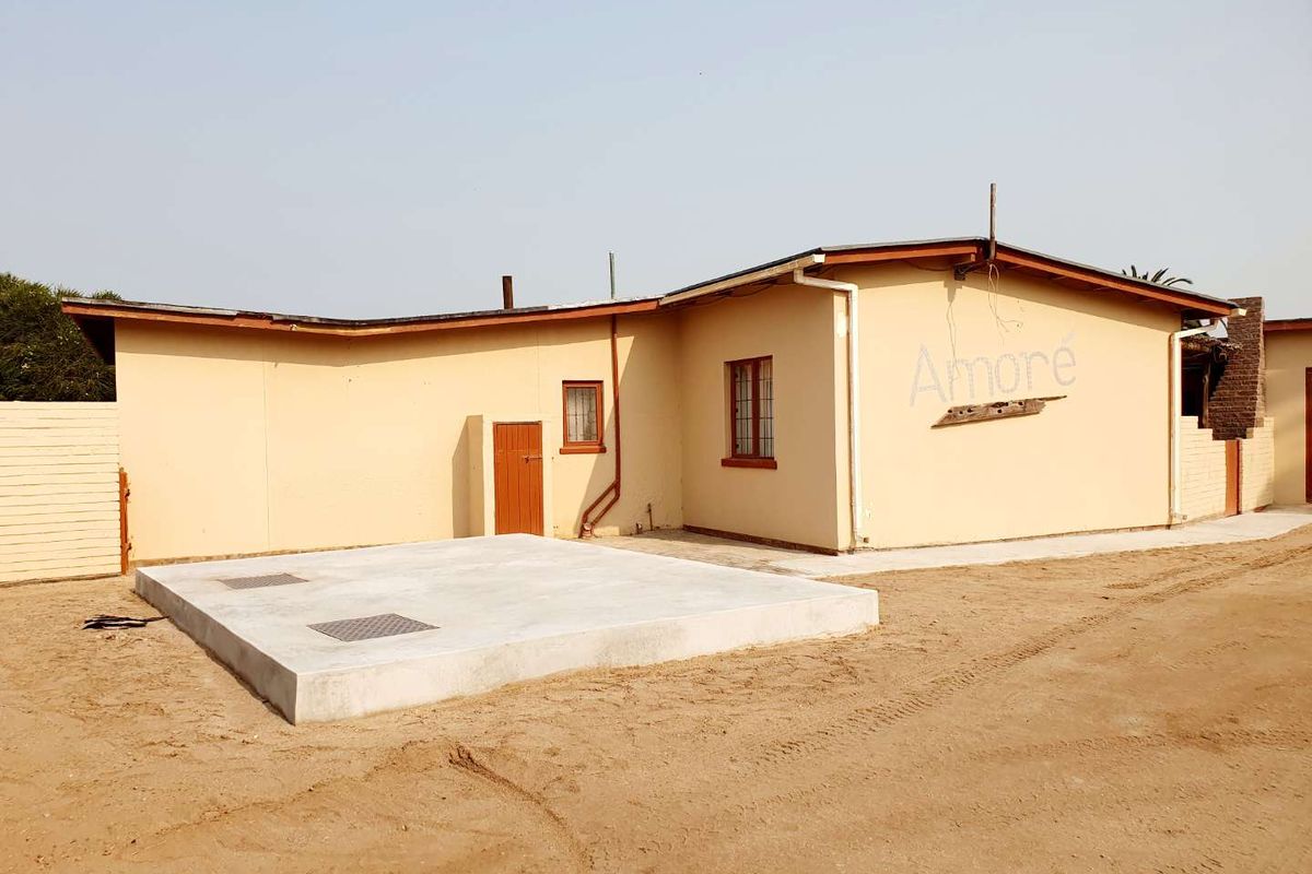 This property is centrally situated and walking distance to all amenities and the sea. - Photo 4