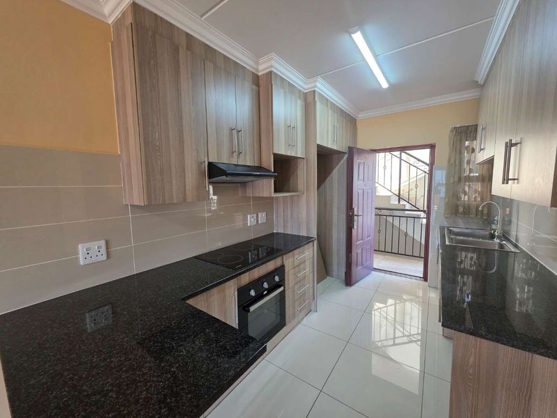 Stylish Upstairs Unit: Modern, Spacious, and Secure - SERIOUS SELLER!! - Photo 2