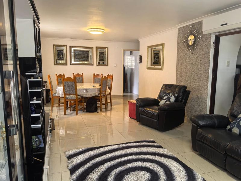 Expansive Family Residence in Serene Shallcross , A Suburban Sanctuary! - Photo 4