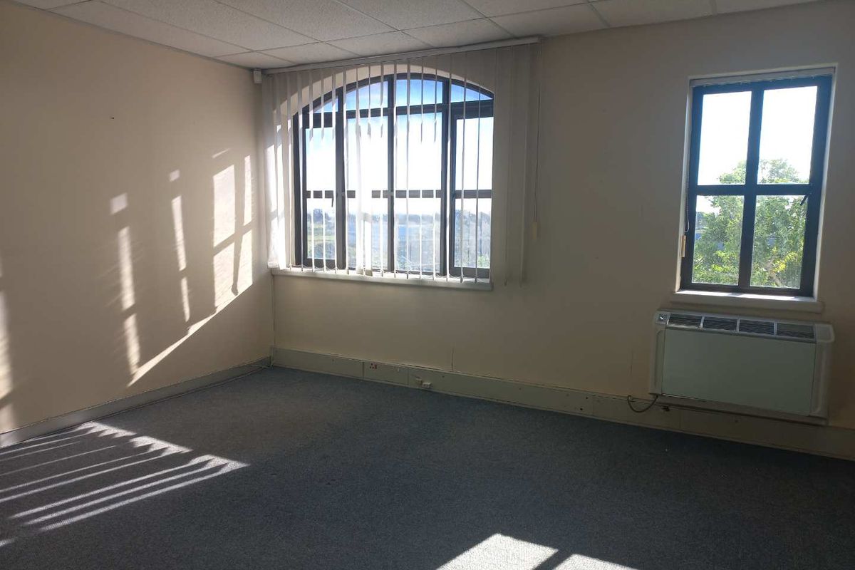 Office space with generator, borehole, and 24hr security! - Photo 4