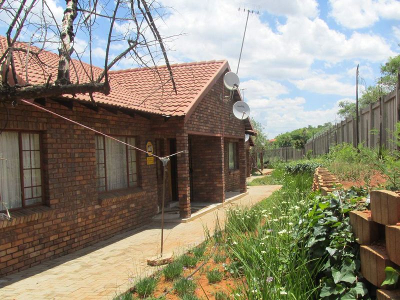 2 BEDROOM UNIT TO RENT IN PHILIP NEL PARK - Photo 2