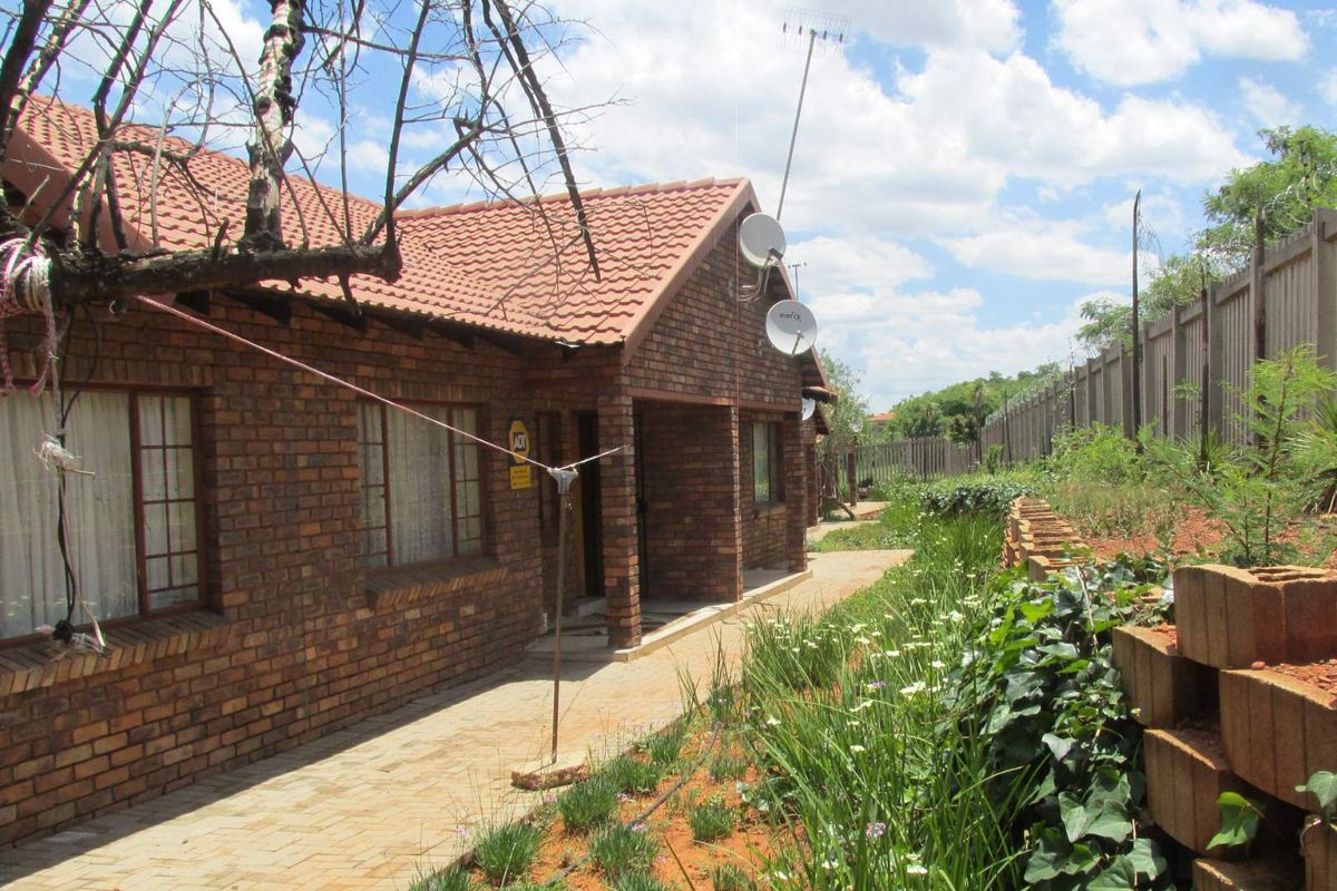 2 BEDROOM UNIT TO RENT IN PHILIP NEL PARK - Photo 2