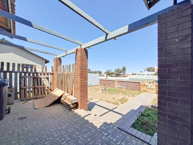 Central, Walvis Bay.  3 Bedroom on LARGE PLOT for sale - Photo 4