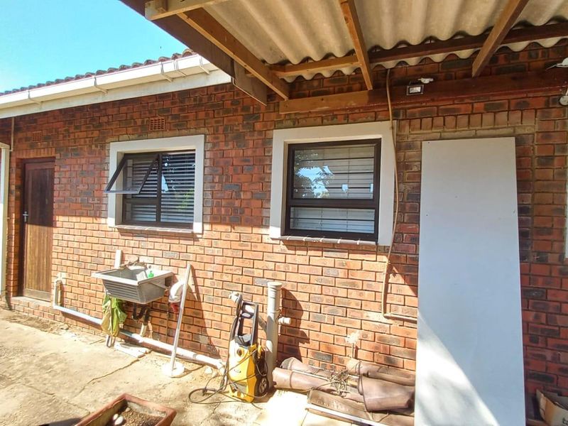 Ultimate Luxury Living: Spectacular Family Retreat with Granny Flat and Resort-Style Amenities - Photo 9