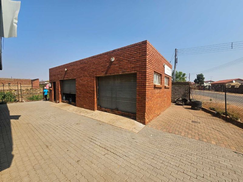 Versatile Commercial Property with Retail and Warehouse Buildings and Cold Storage - Photo 2