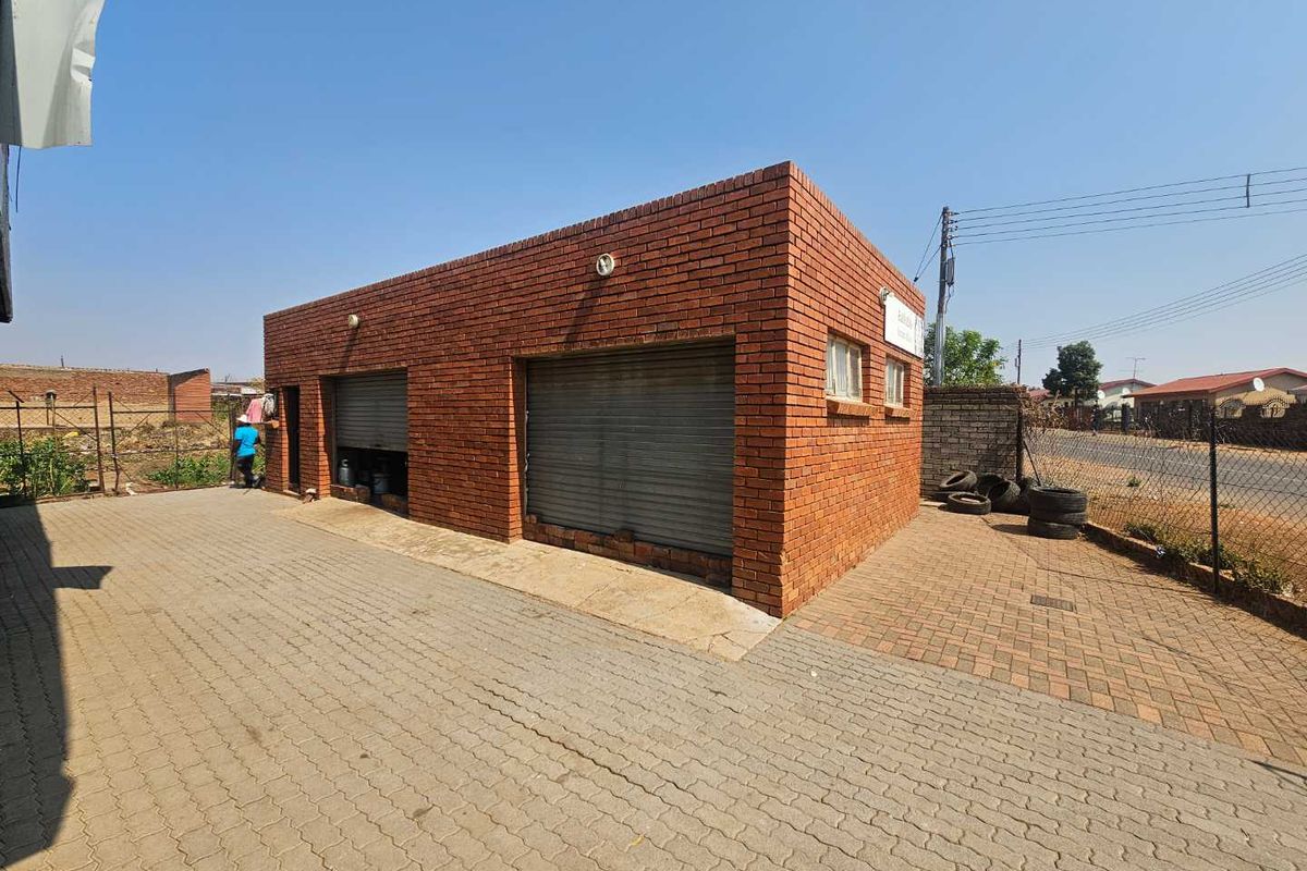 Versatile Commercial Property with Retail and Warehouse Buildings and Cold Storage - Photo 2