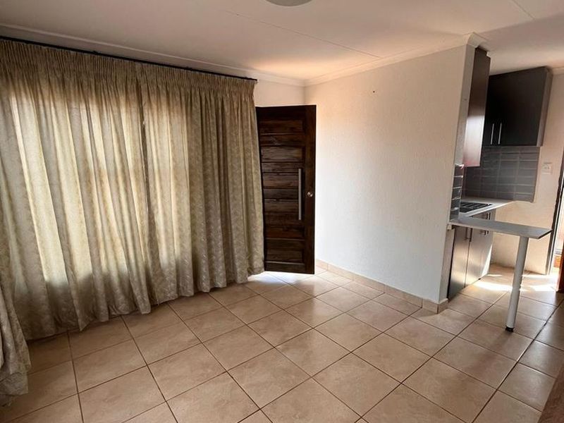 3 bedrooms house to rent in Soshanguve WW - Photo 6