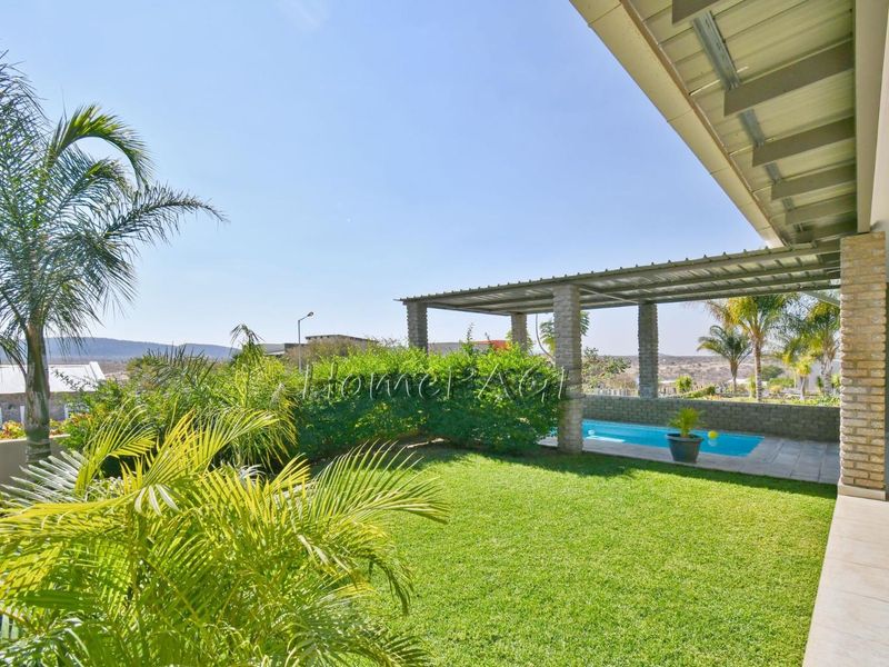 Ext 1, Outjo:  VERY NEAT, LOW MAINTENANCE 5 Bedr Home is for Sale - Photo 5