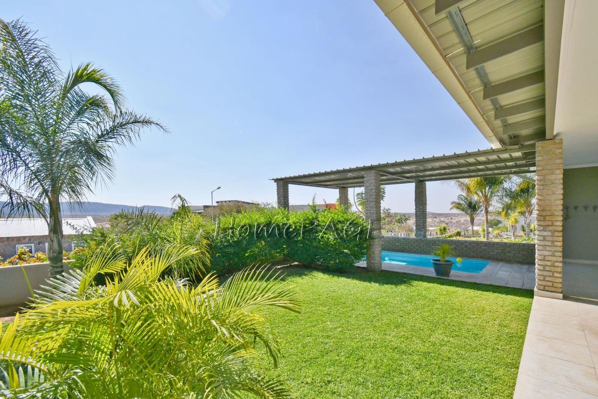 Ext 1, Outjo:  VERY NEAT, LOW MAINTENANCE 5 Bedr Home is for Sale - Photo 5