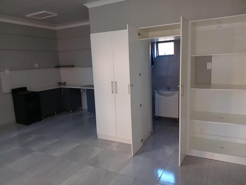 Practical One-Bedroom, One-Bathroom Rental in Richards Bay's Meer En See - Photo 4