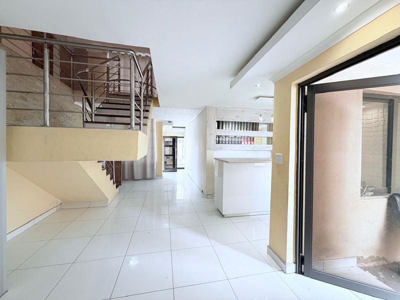 🏡✨ TO RENT | Elegant Family Home in Hochland Park (Tauben Glen) ✨🏡 - Photo 1