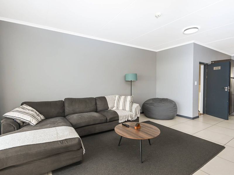 Spacious 3-Bedroom Unit with Balcony, Security & Great Location - Photo 3