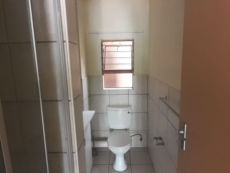 Bachelor to rent at Fairview village - Photo 8