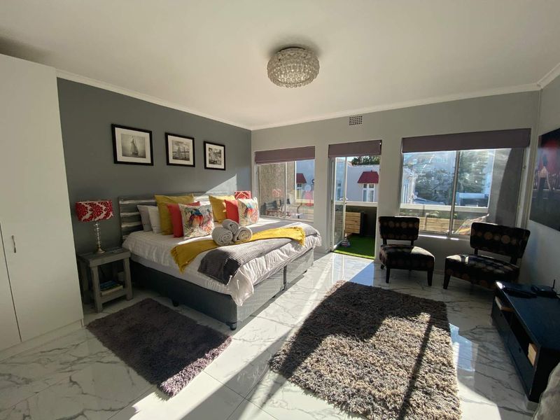 Top Floor Studio Apartment - Photo 1