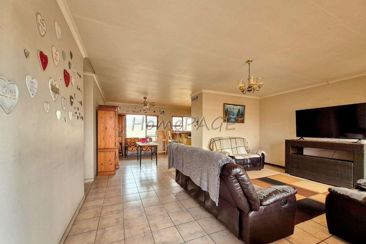 Central, Walvis Bay:  3 Bedr Home IN VERY GOOD AREA is for Sale - Photo 3