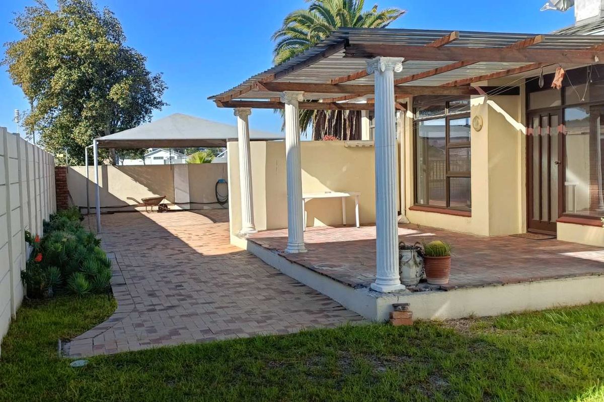 Spacious Home with pool and entertainment area. - Photo 4