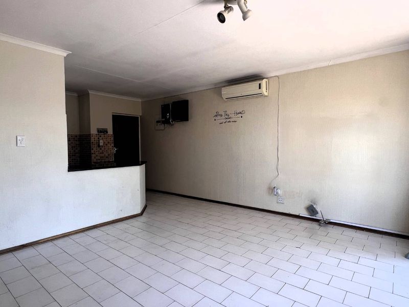 The Best of Townhouse Living in Popular Complex - Photo 7