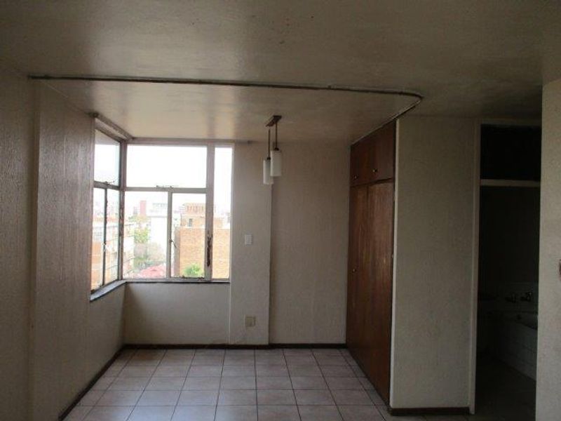 BACHELOR FLAT TO RENT IN SUNNYSIDE - Photo 10