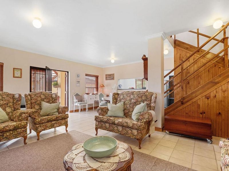 Spacious three bedroom home - Photo 2