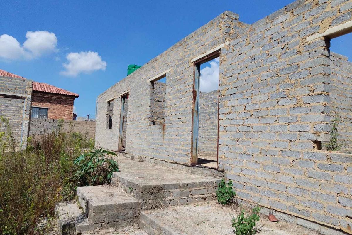 AN INVESTMENT PROPERTY FOR SALE IN BOTLENG EXT 5 - Photo 2