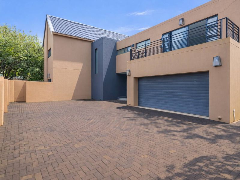 Beautiful Family Home in Leloko Lifestyle Estate - Photo 3