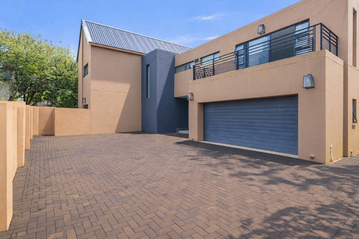 Beautiful Family Home in Leloko Lifestyle Estate - Photo 3