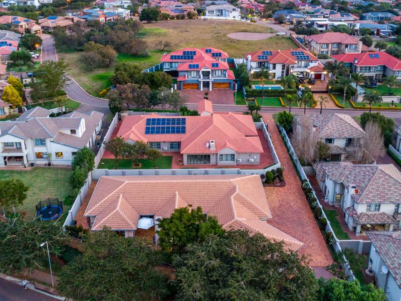 Modern Single-Storey Family Living with Indoor Braai & Flatlet in The Wilds Estate - Photo 5
