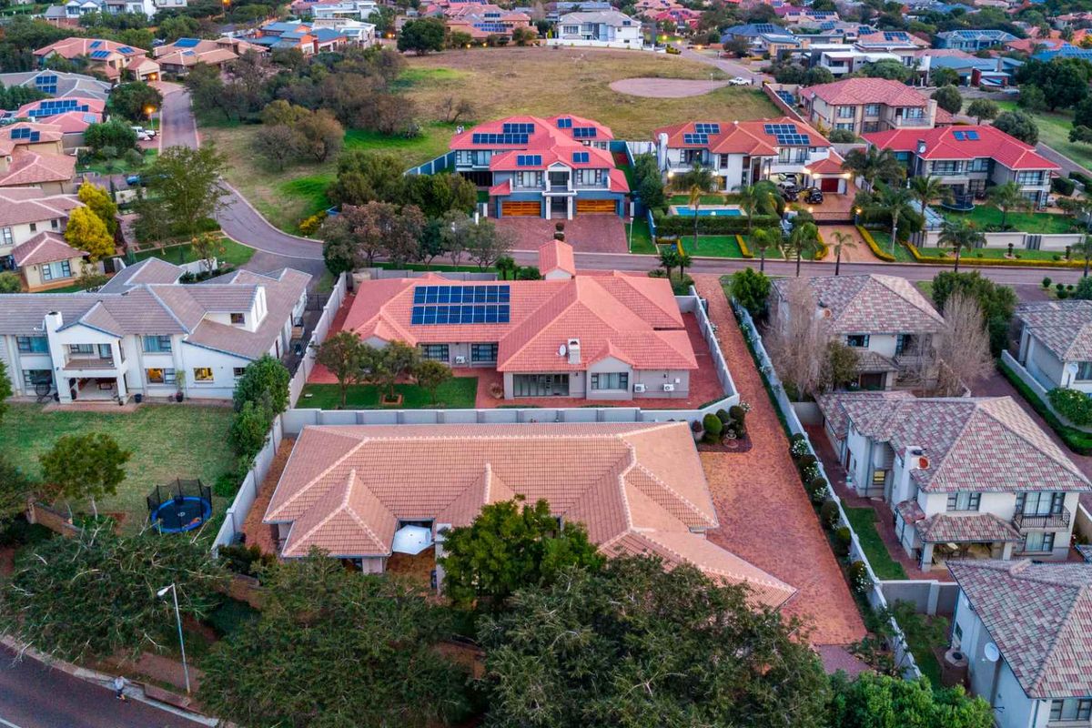 Modern Single-Storey Family Living with Indoor Braai & Flatlet in The Wilds Estate - Photo 5