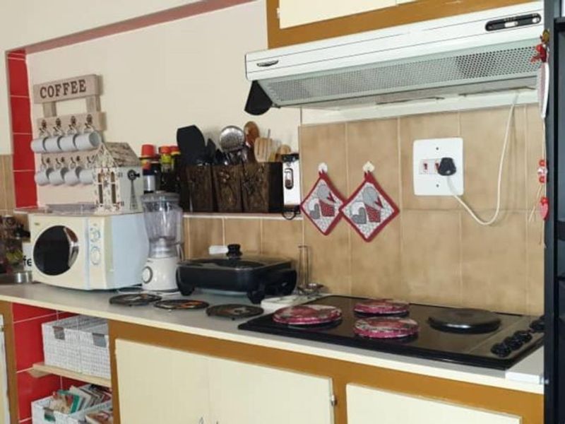 5 bedrooms House in Henties Bay - Photo 8