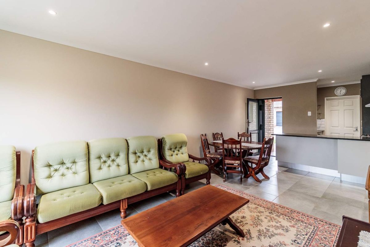Neat & Convenient Townhouse in Secure Complex - Photo 4