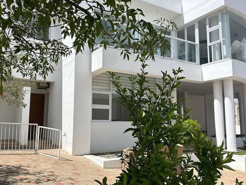 Beautiful 4-Bedroom House For Sale - KLEIN WINDHOEK - Photo 2