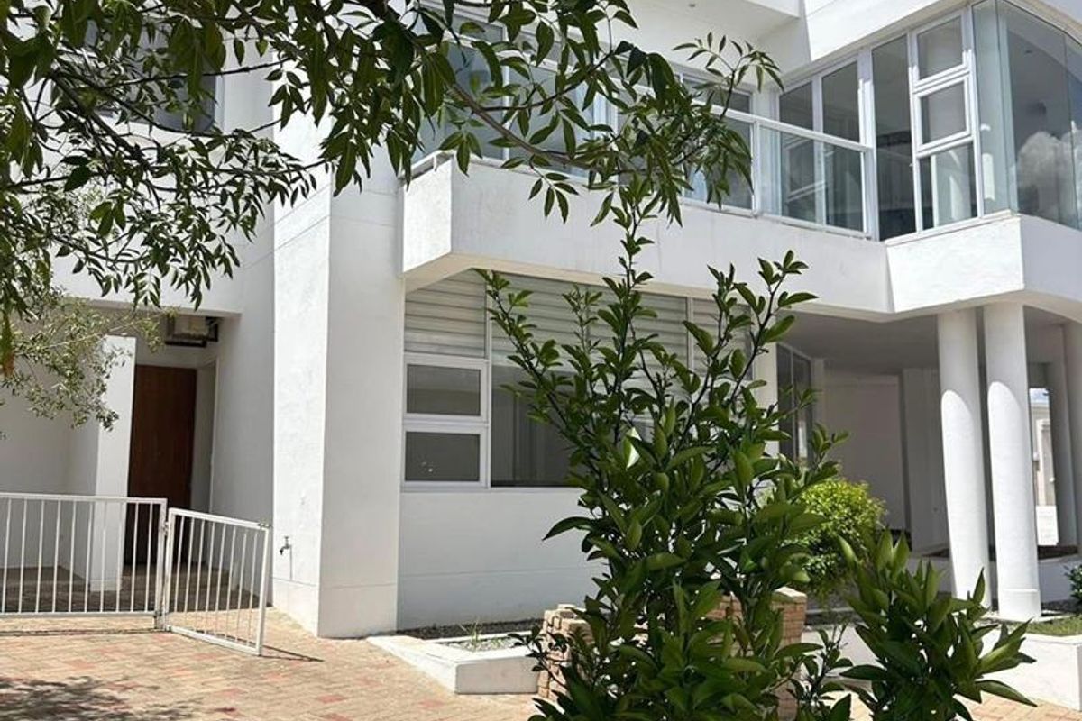 Beautiful 4-Bedroom House For Sale - KLEIN WINDHOEK - Photo 2