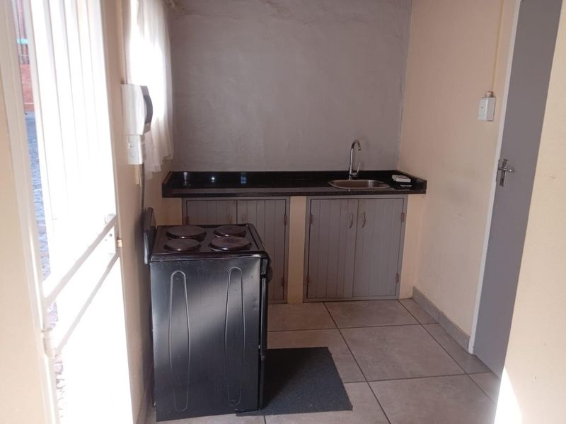BACHELOR FLAT AVAILABLE IMMEDIATELY - Photo 9