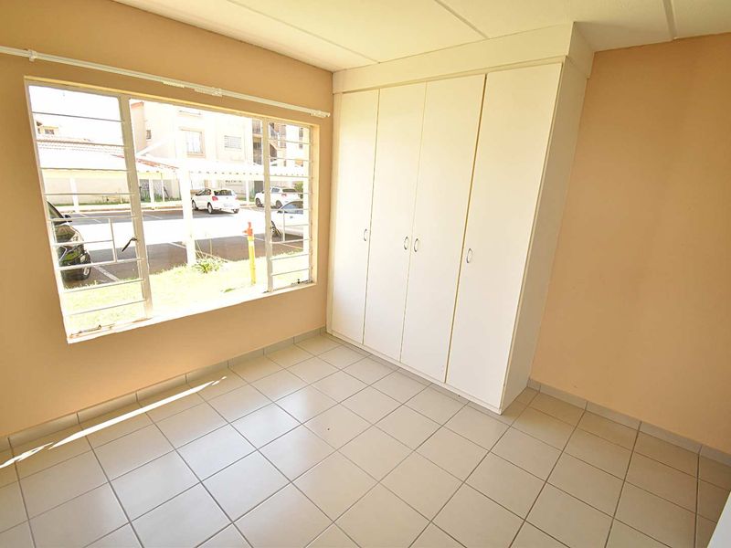 Ground Floor Townhouse - Photo 9