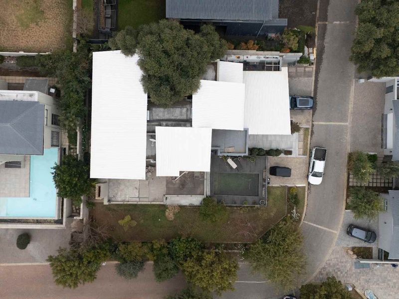 DREAM 4-BEDROOM HOME IN THE PRESTIGIOUS HELDERFONTEIN ESTATE - Photo 7