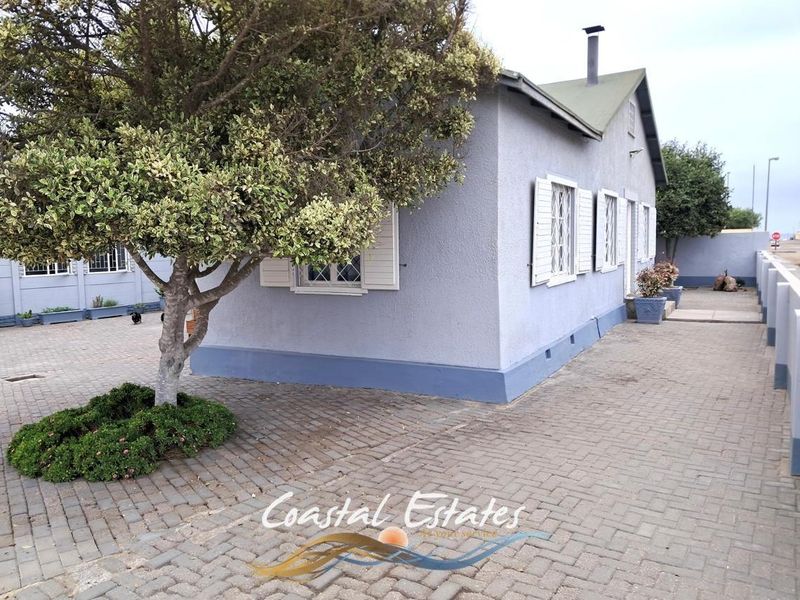 Developer's Dream: Prime Corner Property with Endless Potential - Photo 3