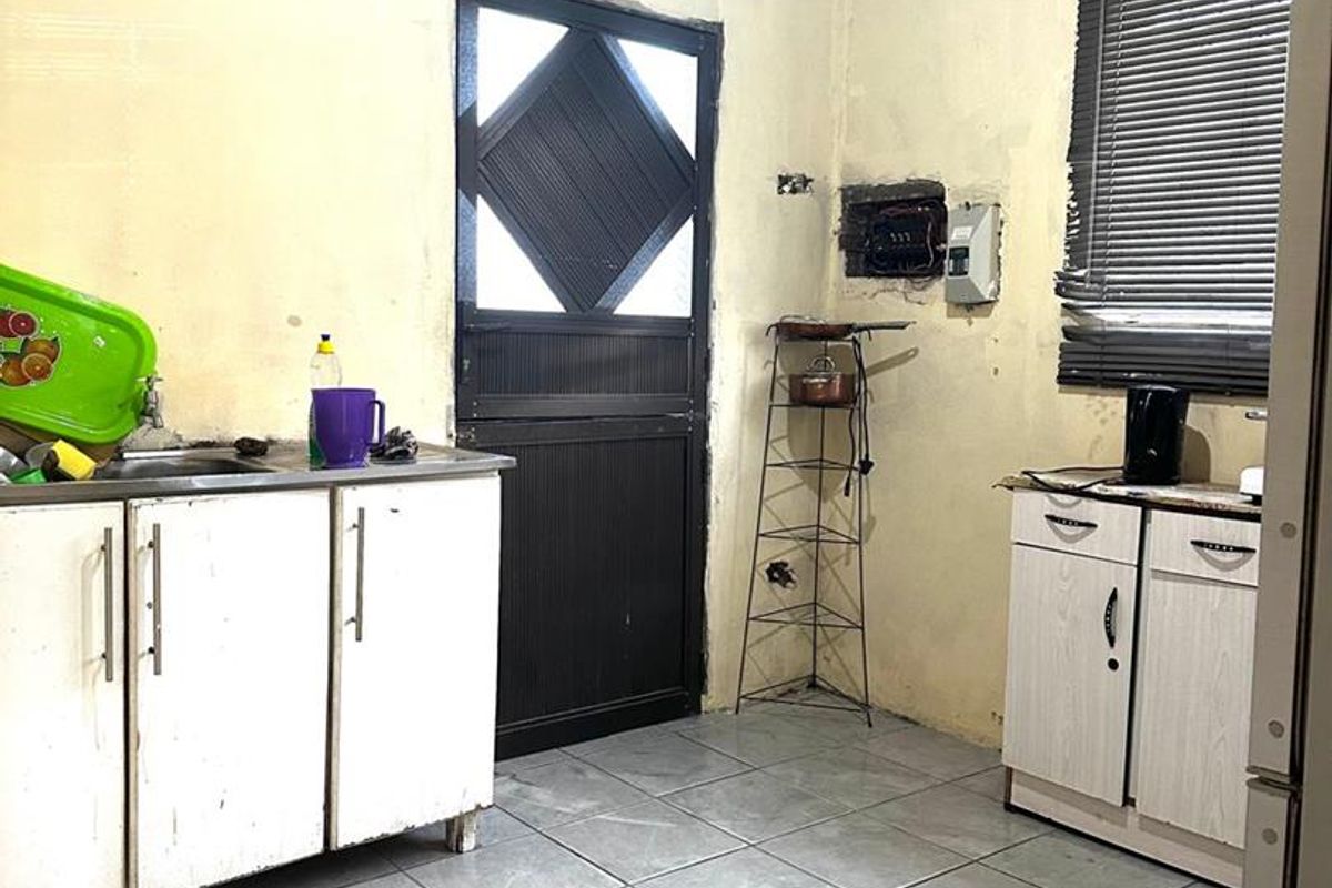 Comfortable 2-Bedroom Home in Esikhawini - Photo 2
